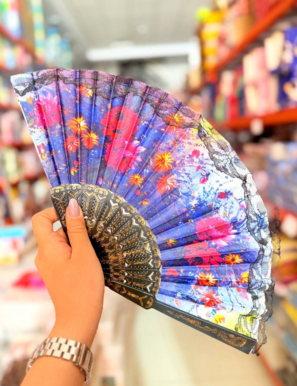 بادبزن دستی در رنگ های متنوع - ارسال بصورت رندمی موجوددرفروشگاه